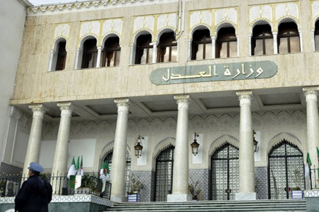 وزارة العدل : 21 محبوسا ينال شهادة الدراسات الجامعية التطبيقية بسجن تازولت