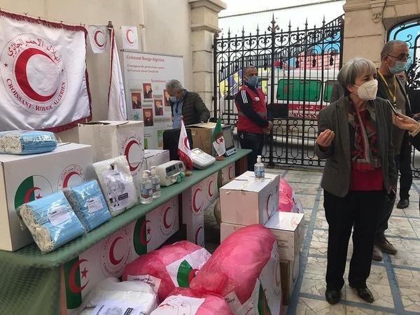 الهلال الأحمر الجزائري يقدم هبة طبية لصالح مستشفى بني مسوس بالعاصمة