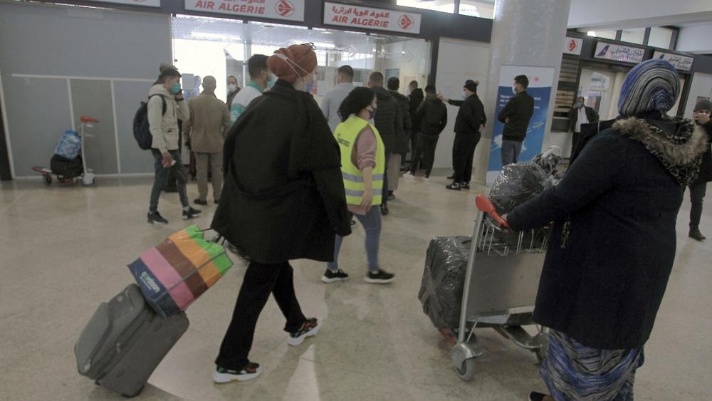 نحو إلغاء الحجر الصحي للقادمين الى ارض الوطن والاكتفاء بالتحاليل قبل وبعد السفر فقط.