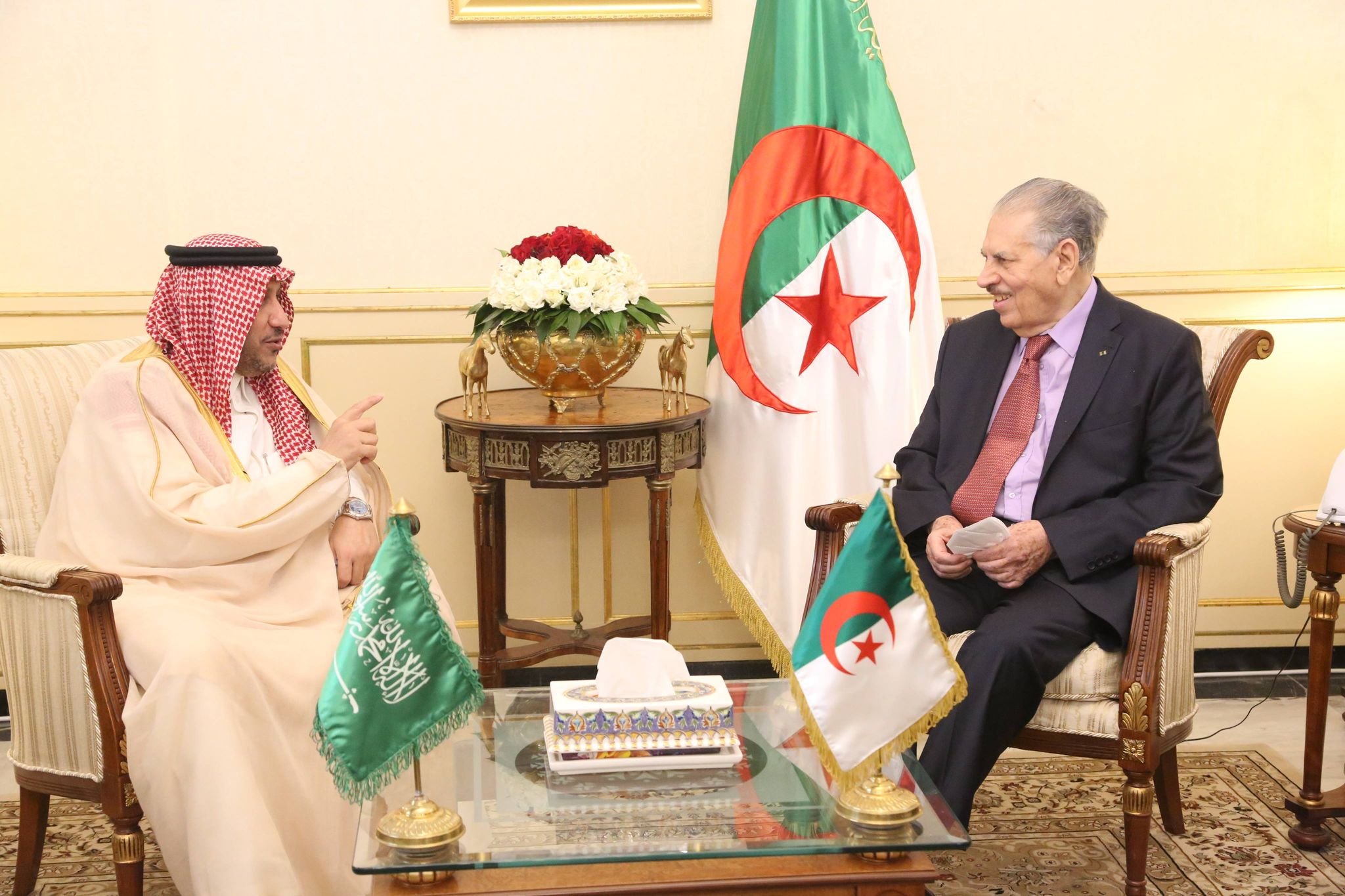 قوجيل  يستقبل سفير المملكة العربية السعودية بالجزائر  بعد إنتهاء مهامه