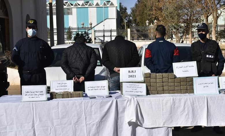 أمن ولاية الجزائر: حجز 50 كلغ من المخدرات و شبكة إجرامية .