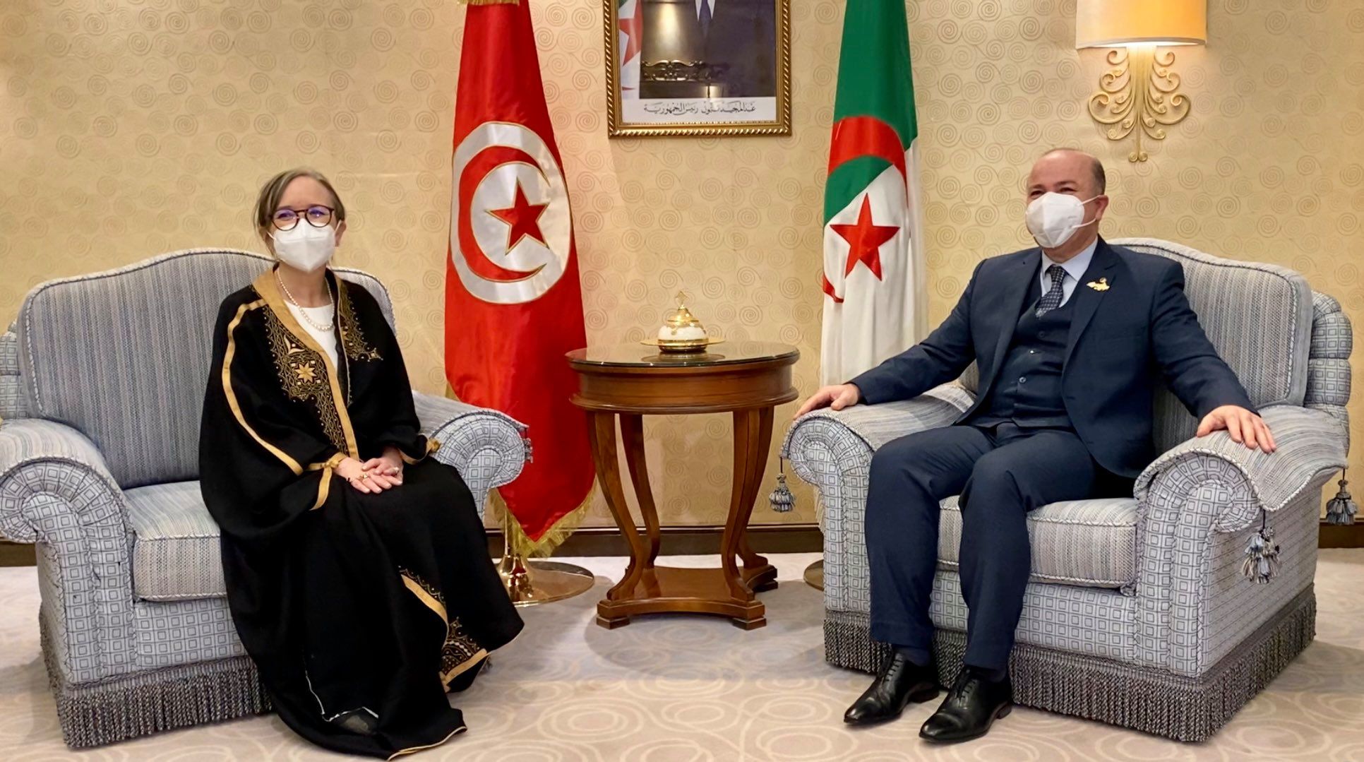 الوزير الأول يستقبل رئيسة الحكومة التونسية بمقر إقامته بالرياض
