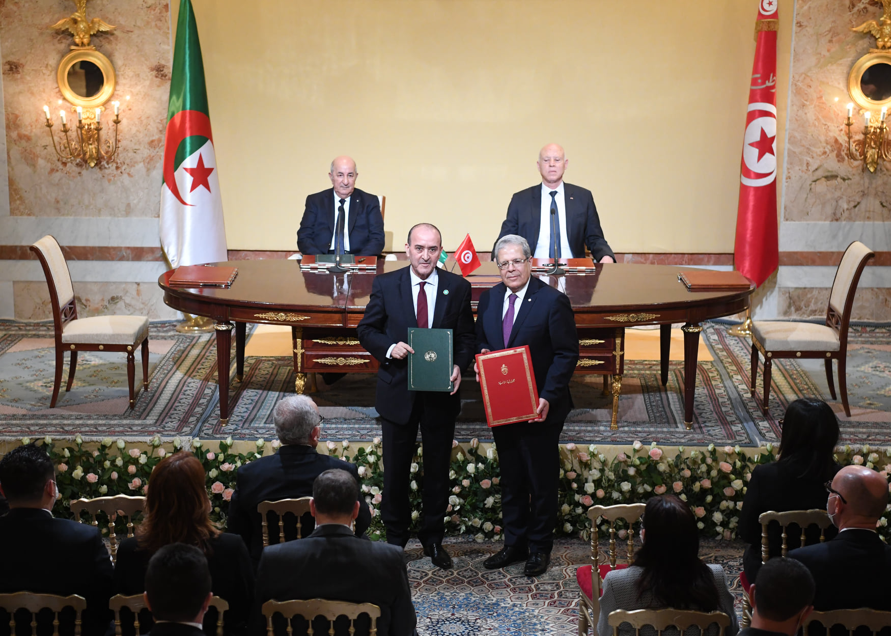الجزائر وتونس توقعان على 27 اتفاقية تعاون تمس العديد من المجالات