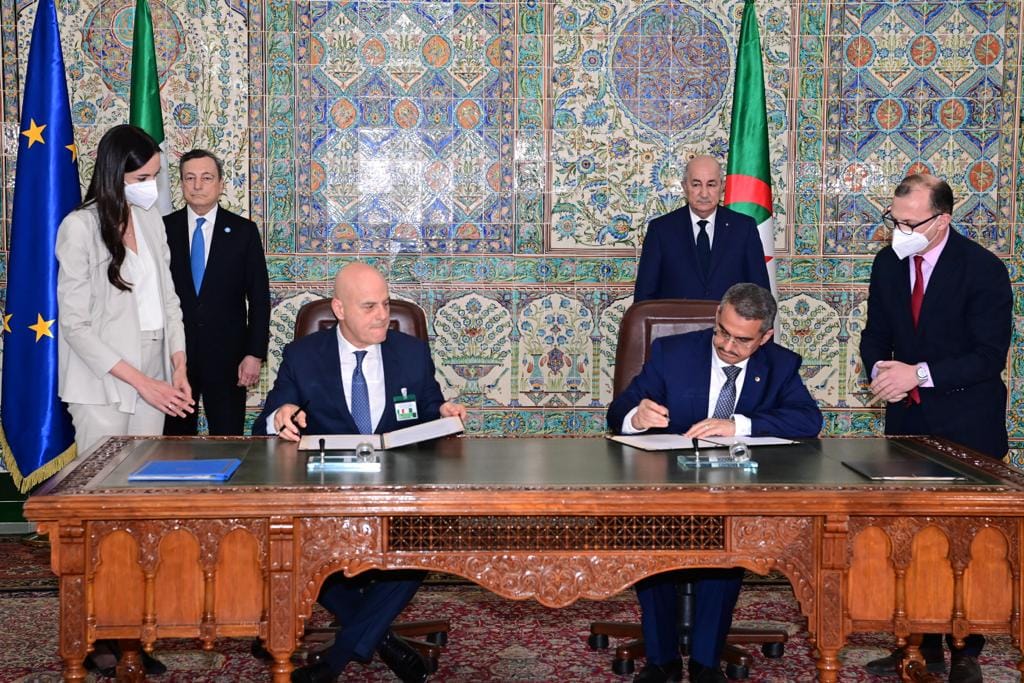 إيطاليا توقع اتفاقاً مع الجزائر لزيادة حجم واردات الغاز