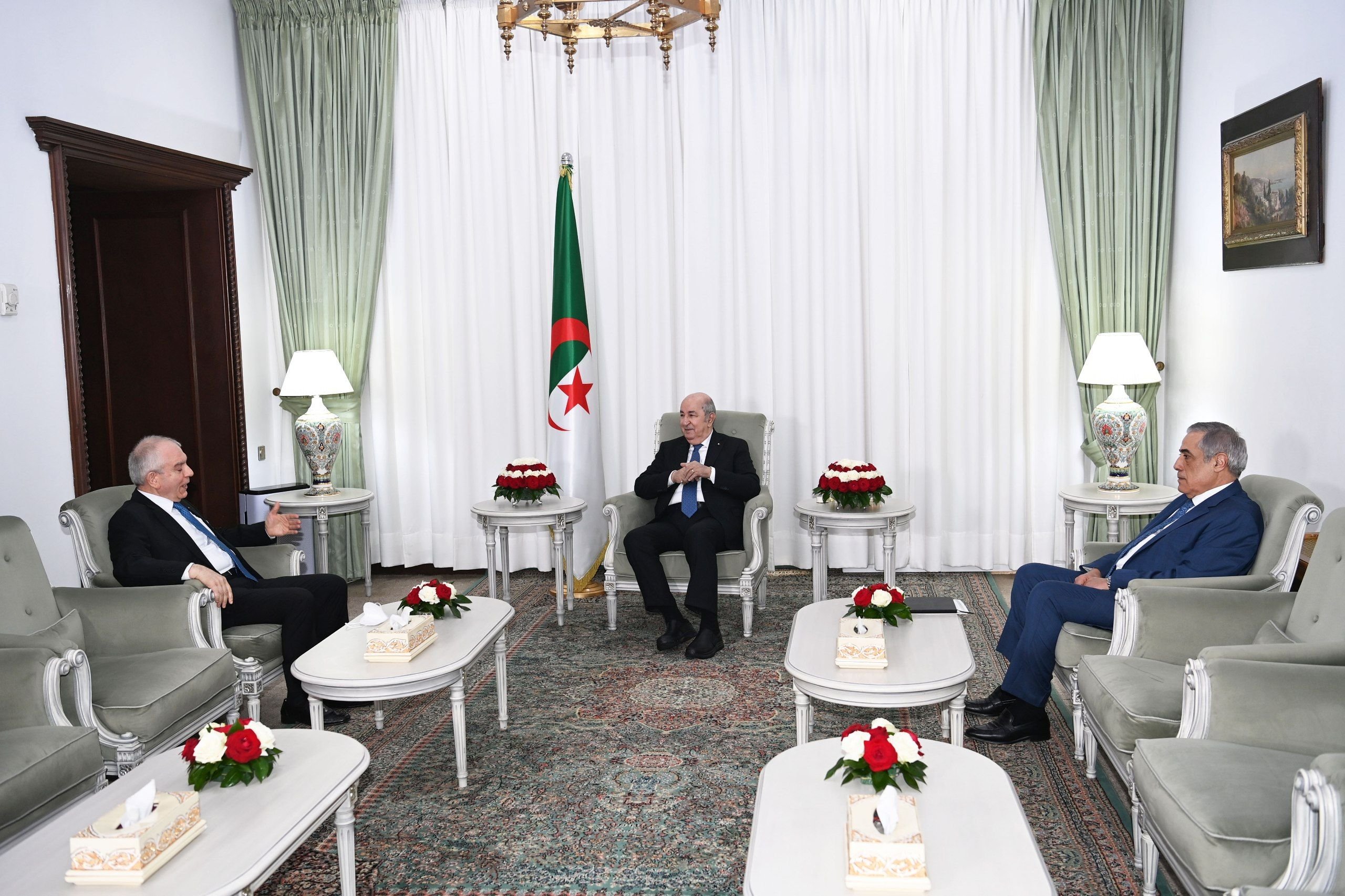 رئيس الجمهورية يستقبل سفير سوريا بالجزائر