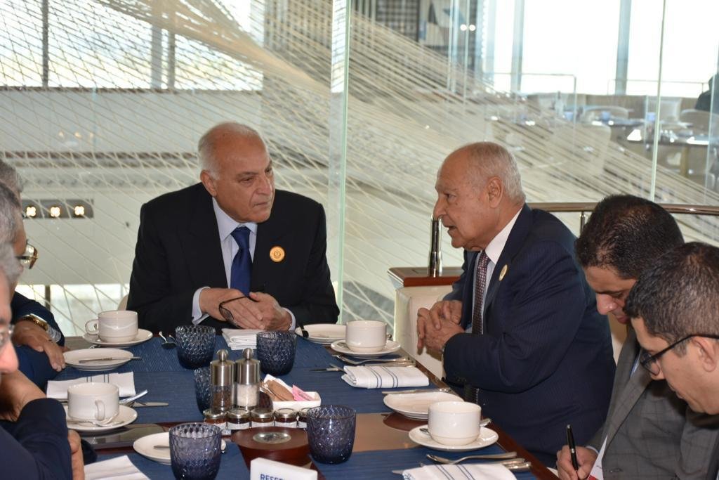 وزير الخارجية أحمد عطاف يجري محادثات ثنائية مع الأمين العام للجامعة العربية