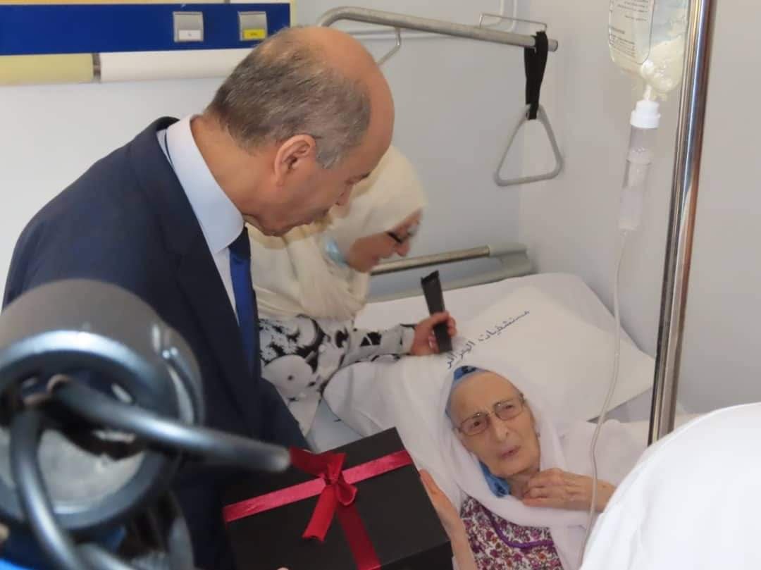 وزير الصحة يزور و يعايد مرضى عيادة أرزقي كحال التابعة لمستشفى بئرطرارية