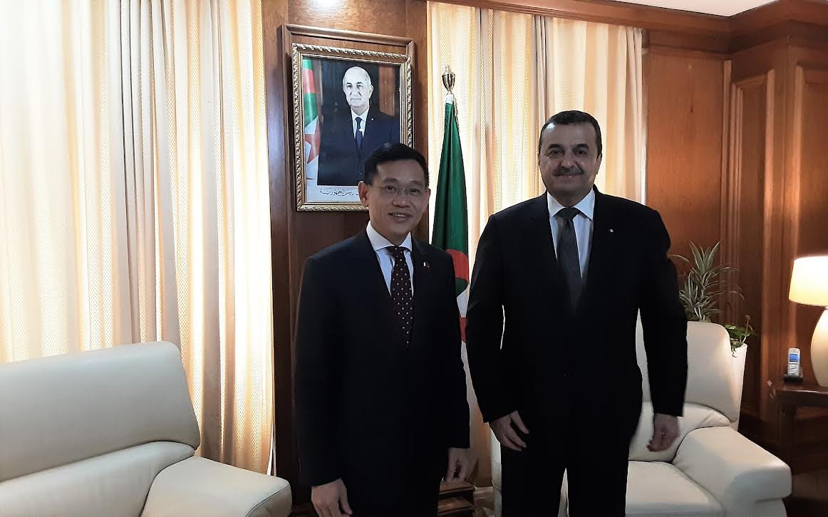 وزير الطاقة والمناجم يستقبل سفير جمهورية فيتنام الاشتراكية لدى الجزائر.