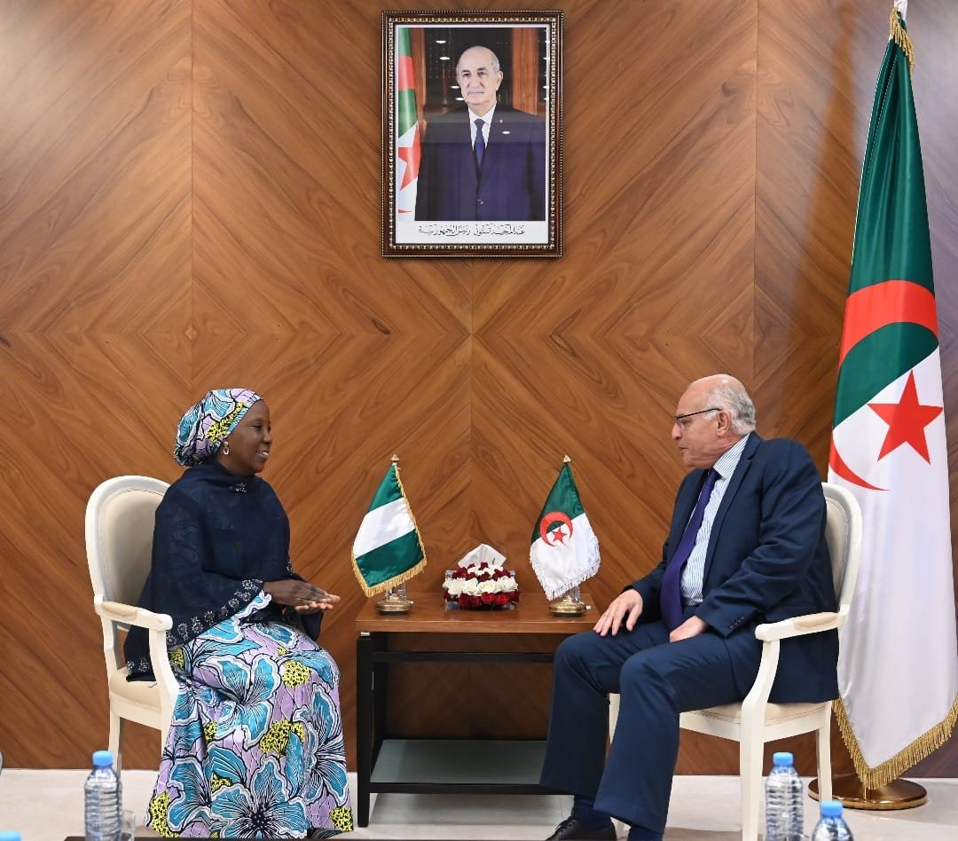 أحمد عطاف يستقبل سفيرة جمهورية نيجيريا الفيدرالية بالجزائر