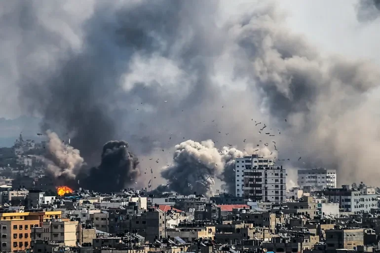 استشهاد 10 فلسطينيين في غارة استهدفت مخبزة في غزة