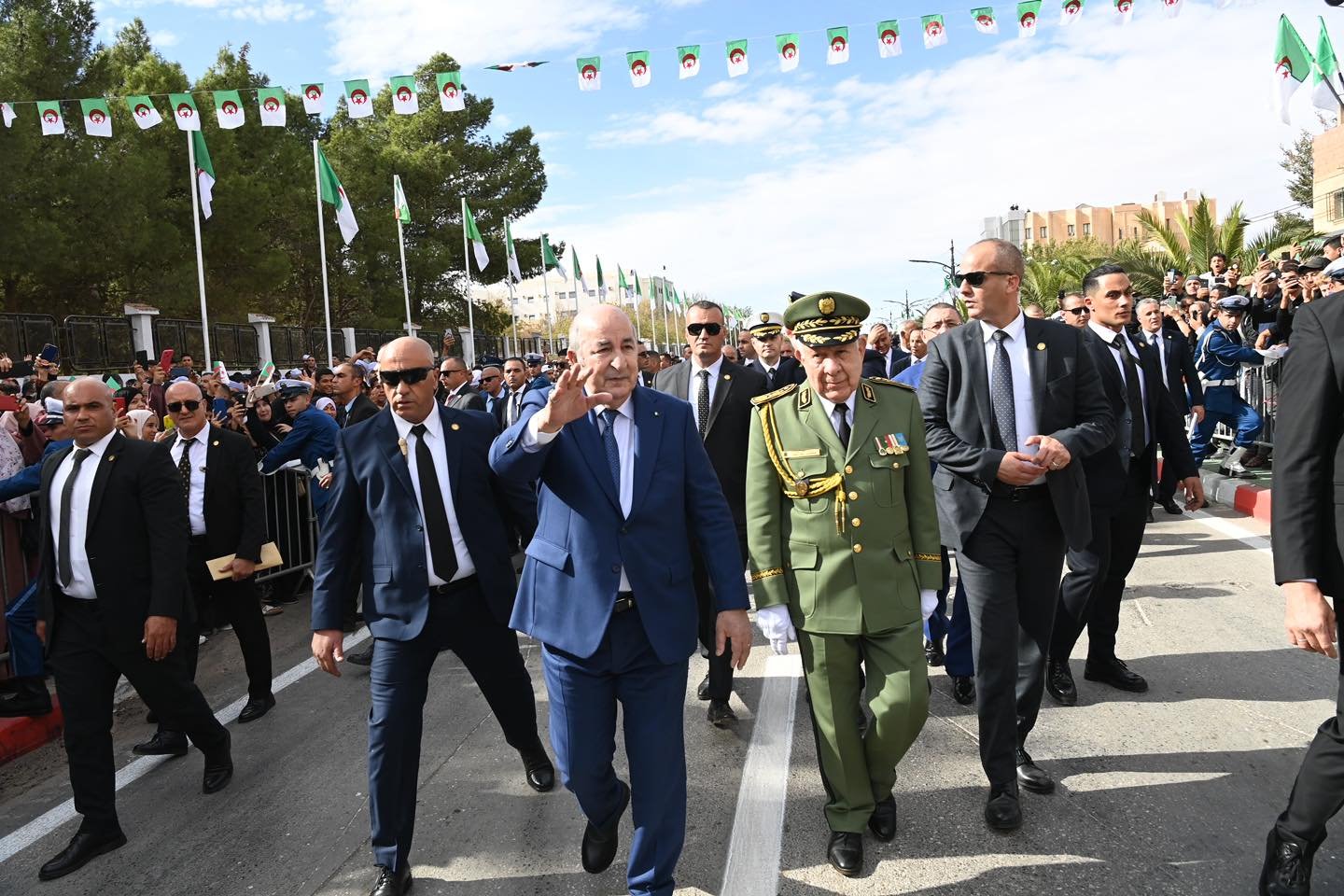 الرئيس تبون: مشاريع ولاية تندوف من شأنها المساهمة في القضاء على البطالة وتوفير مناصب الشغل