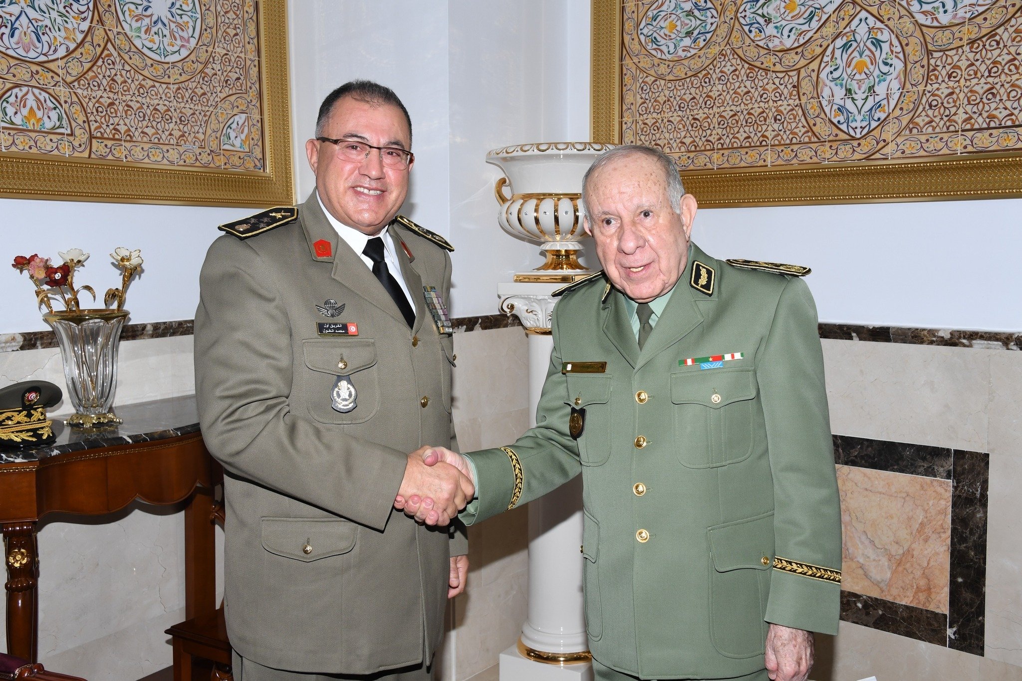 رئيس أركان الجيش الوطني الشعبي يستقبل رئيس أركان جيش البر للقوات المسلحة التونسية