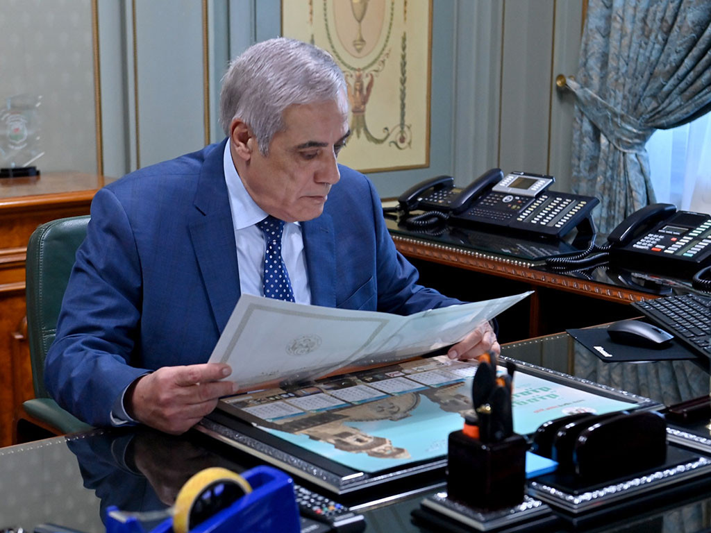 الوزير الأول  نذير العرباوي يترأس اجتماعًا للحكومة