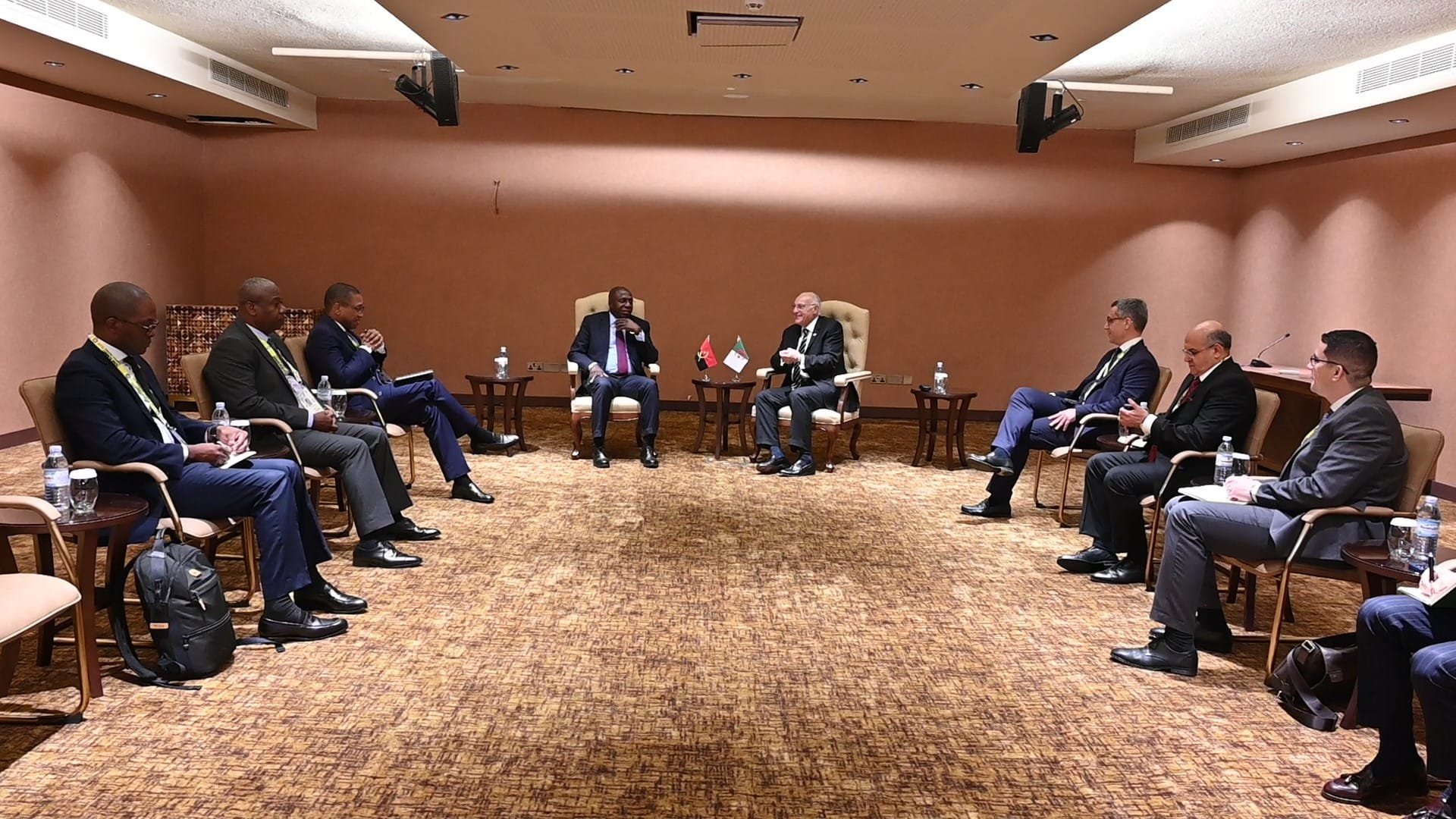 عطاف يعقد لقاءات ثنائية مع العديد من نظرائه من الدول المشاركة في القمة 19 لحركة عدم الانحياز