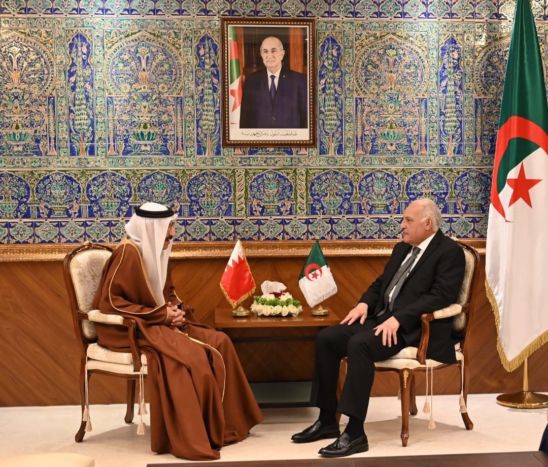 الوزير عطاف يستقبل سفير مملكة البحرين بالجزائر