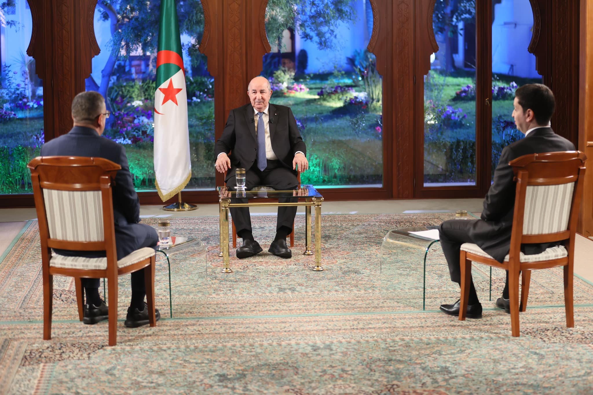 الرئيس تبون يكشف عن أسباب إنخفاض الدينار الجزائري !!