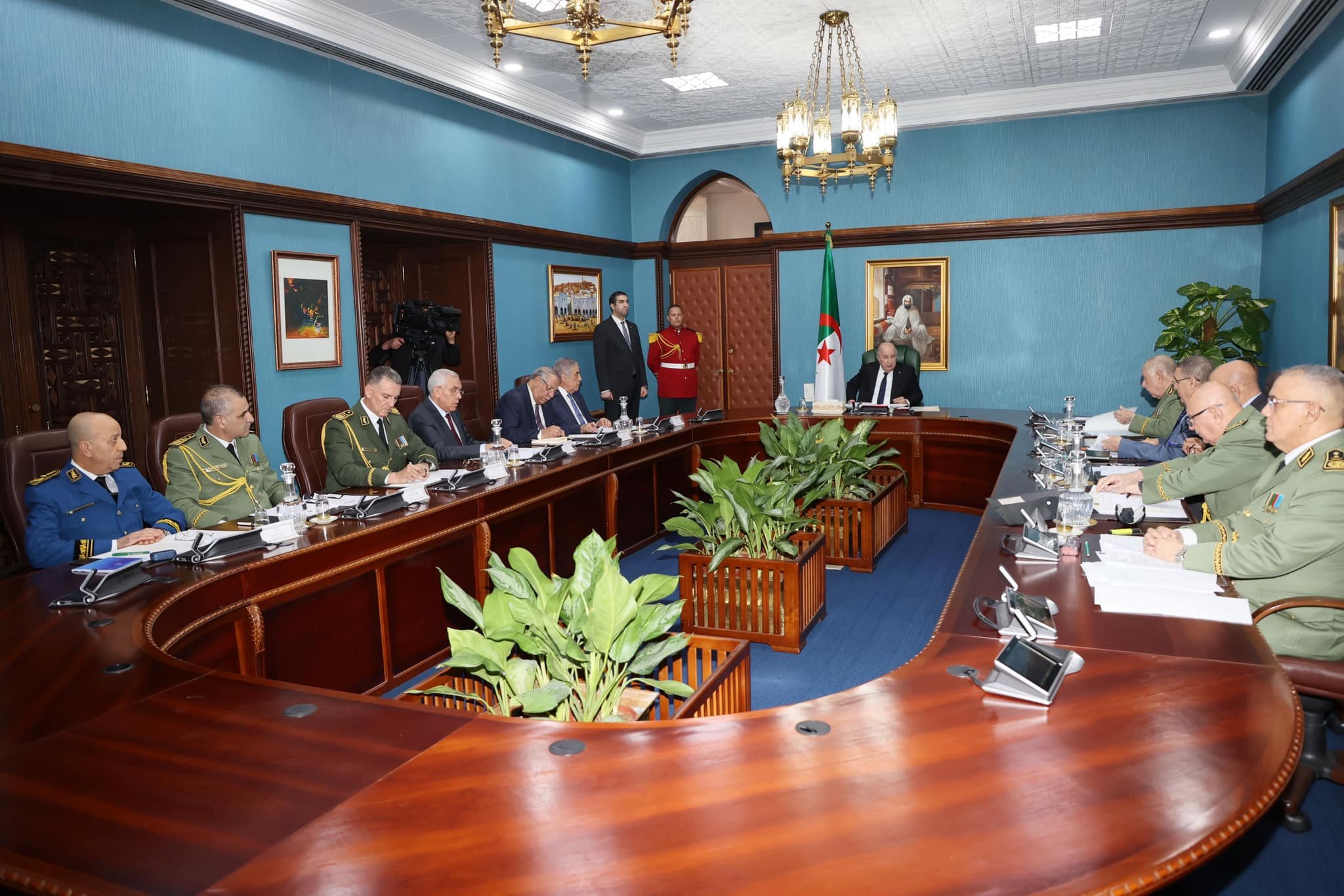 رئيس الجمهورية عبد المجيد تبون يترأس إجتماعا للمجلس الأعلى للأمن