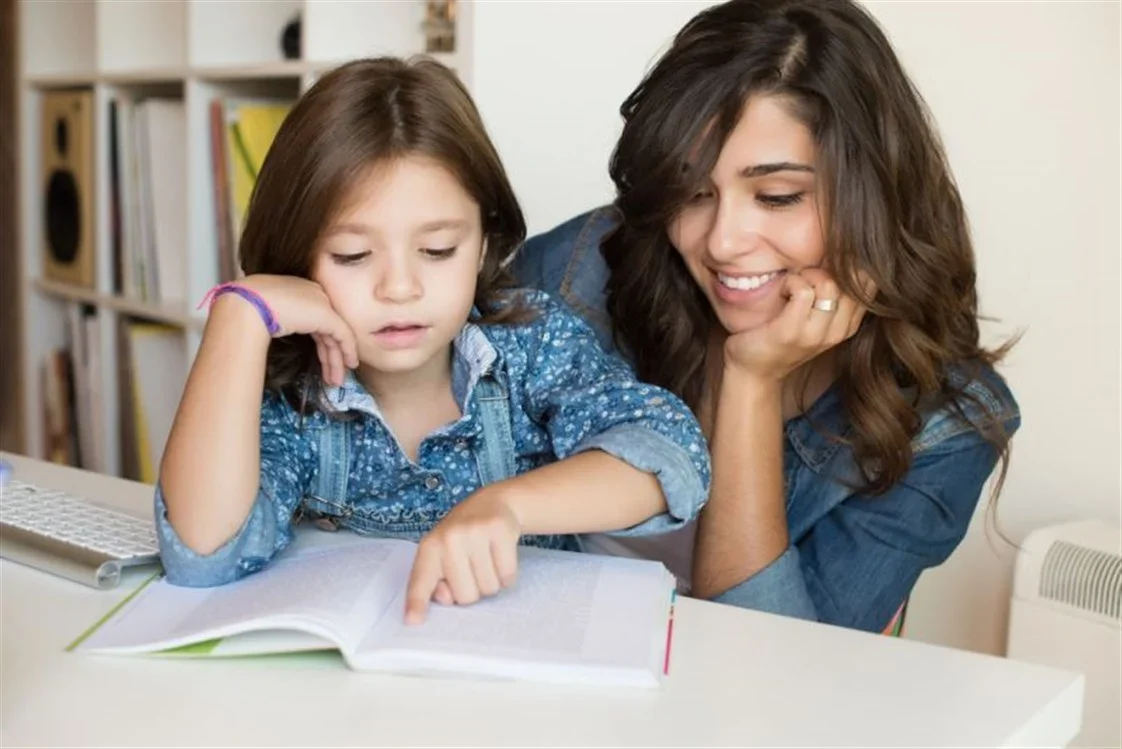 7 نصائح للتعامل مع طفلك خلال فترة الامتحانات
