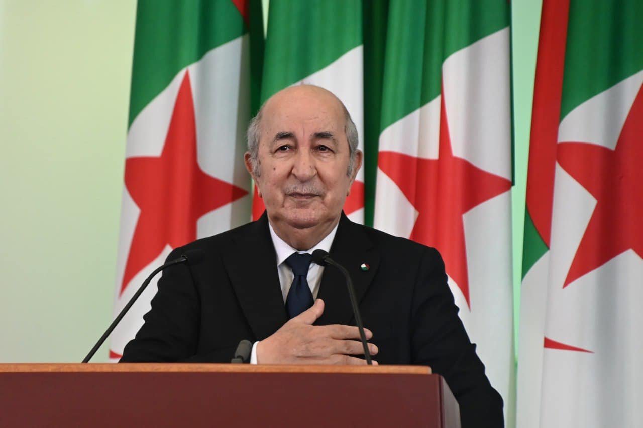 رئيس الجمهورية عبد المجيد يهنئ نادي مولودية الجزائر بعد التتويج بالبطولة
