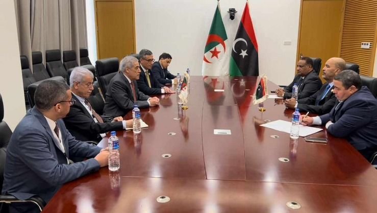 الوزير الأول يجري محادثات مع نائب رئيس المجلس الرئاسي الليبي موسى الكوني