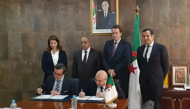 مجمع صيدال يوقع اتفاقية تعاون مع مخابر سانوفي لصناعة أدوية في الجزائر